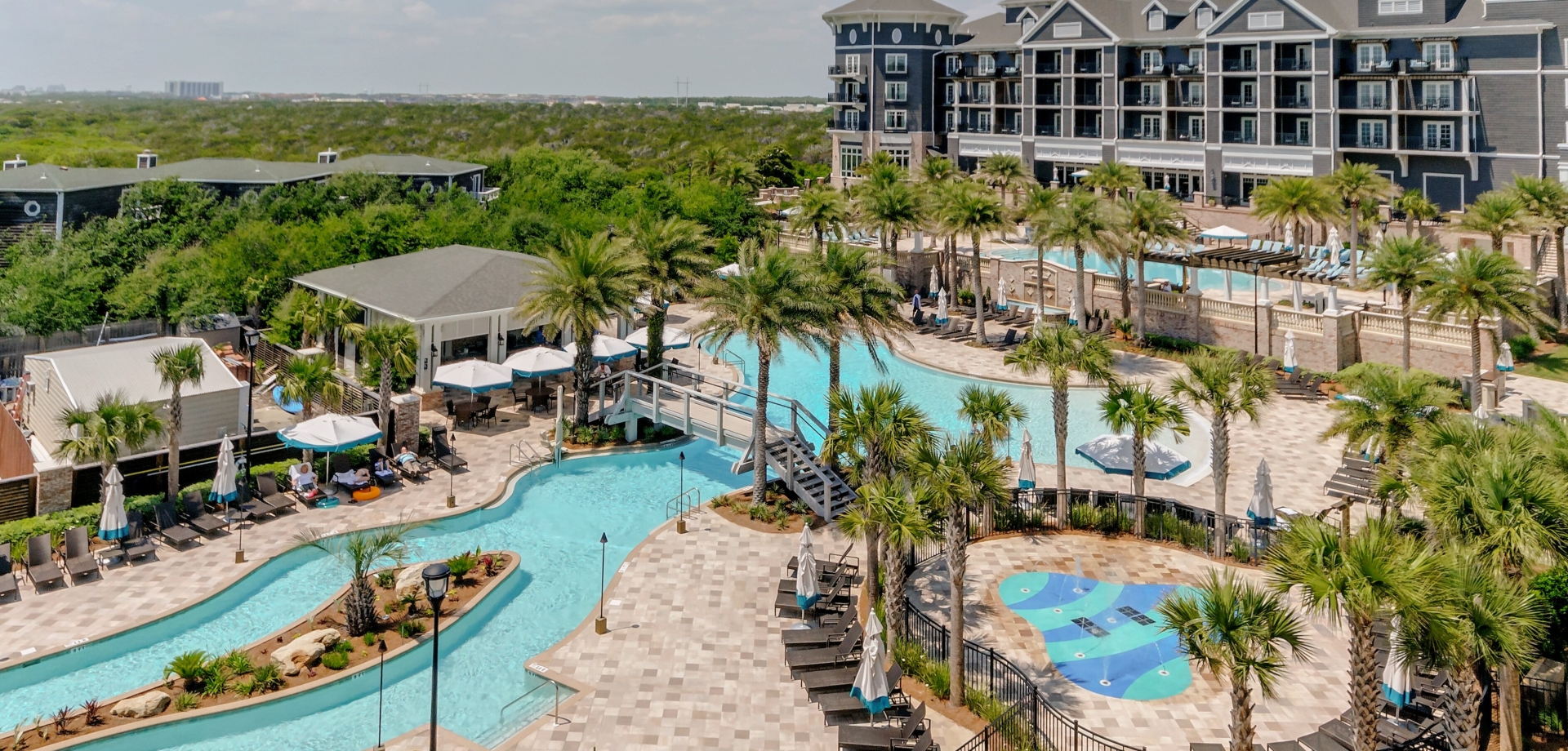 Family pool lazy river